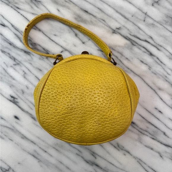Beautiful vintage yellow ostrich skin purse with brass clasp - Picture 1 of 11